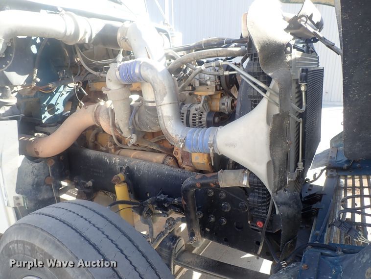 image for item DE0736 2003 Freightliner FLD12064SD  semi truck