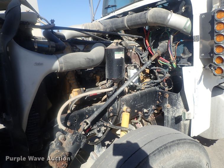 image for item DE0736 2003 Freightliner FLD12064SD  semi truck