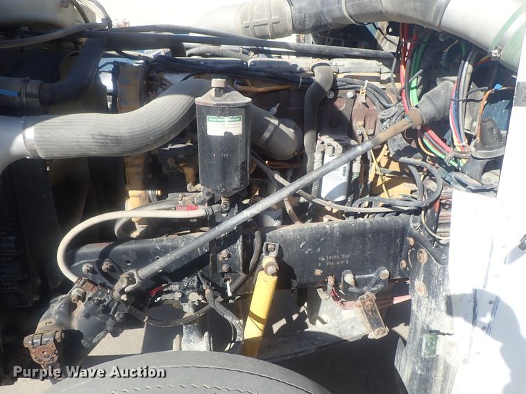 image for item DE0736 2003 Freightliner FLD12064SD  semi truck