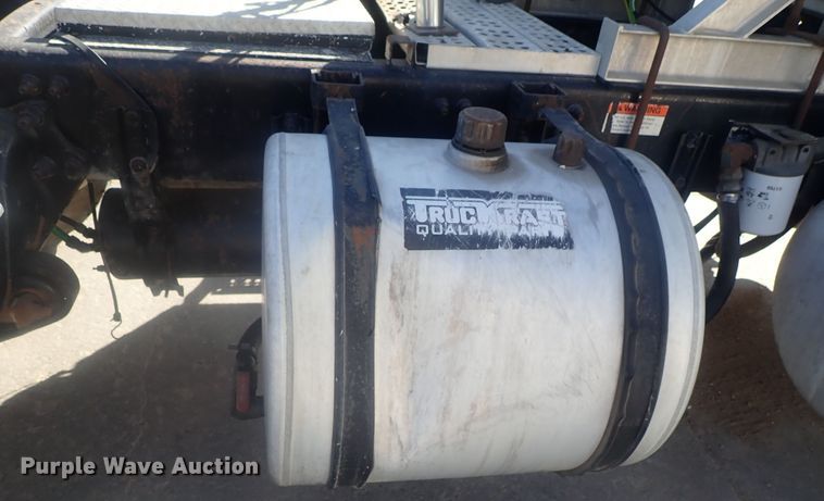 image for item DE0736 2003 Freightliner FLD12064SD  semi truck