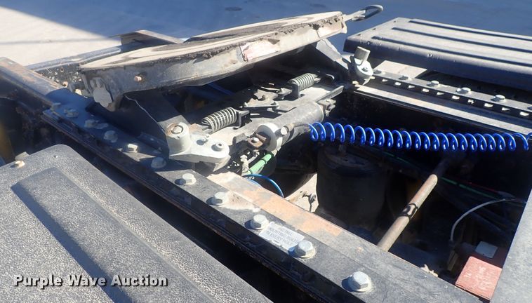 image for item DE0736 2003 Freightliner FLD12064SD  semi truck