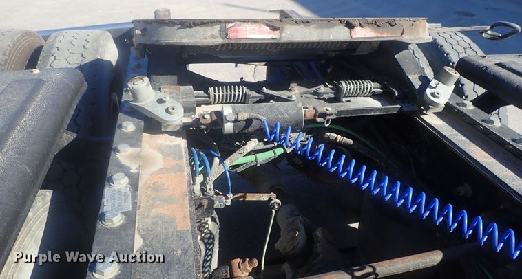 image for item DE0736 2003 Freightliner FLD12064SD  semi truck