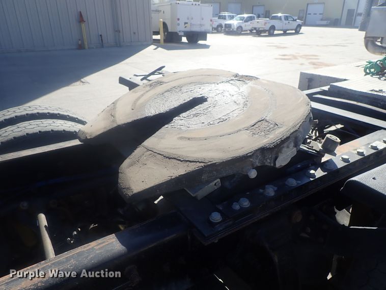 image for item DE0736 2003 Freightliner FLD12064SD  semi truck