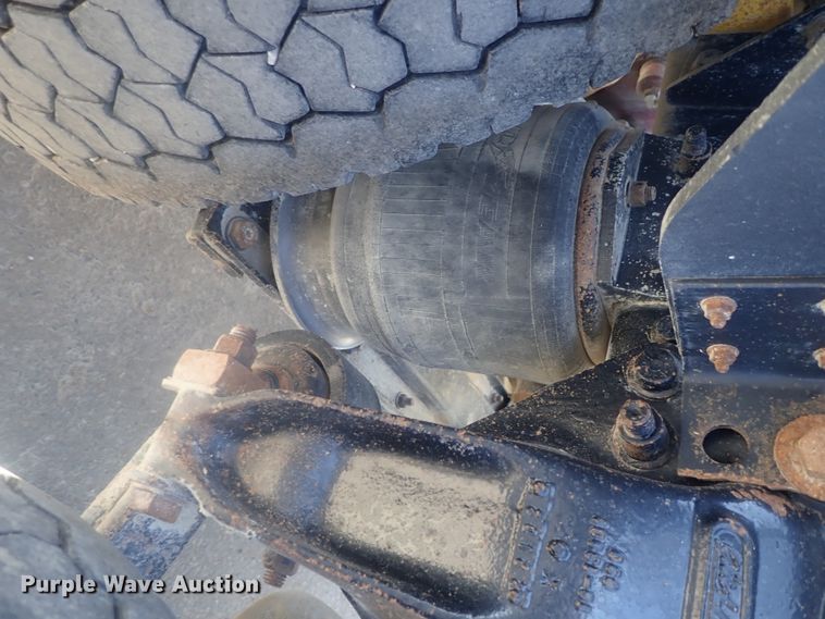 image for item DE0736 2003 Freightliner FLD12064SD  semi truck