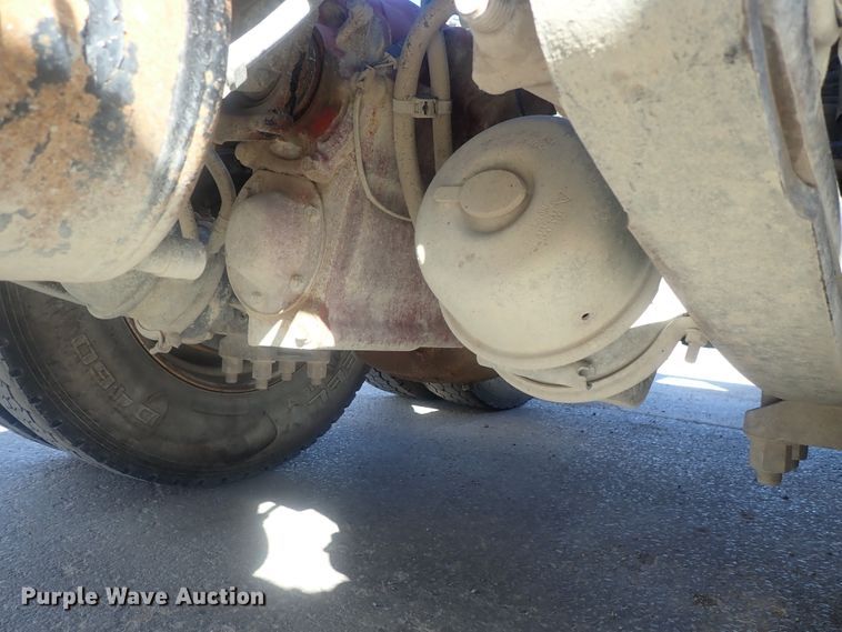 image for item DE0736 2003 Freightliner FLD12064SD  semi truck