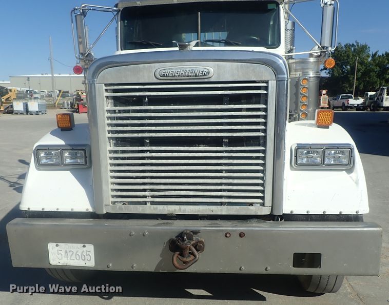 image for item DE0736 2003 Freightliner FLD12064SD  semi truck