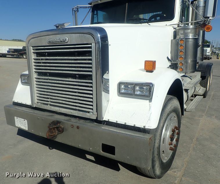 image for item DE0736 2003 Freightliner FLD12064SD  semi truck