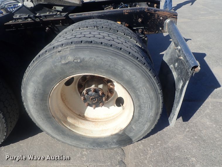 image for item DE0736 2003 Freightliner FLD12064SD  semi truck