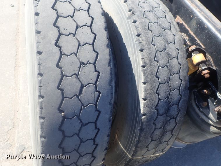 image for item DE0736 2003 Freightliner FLD12064SD  semi truck