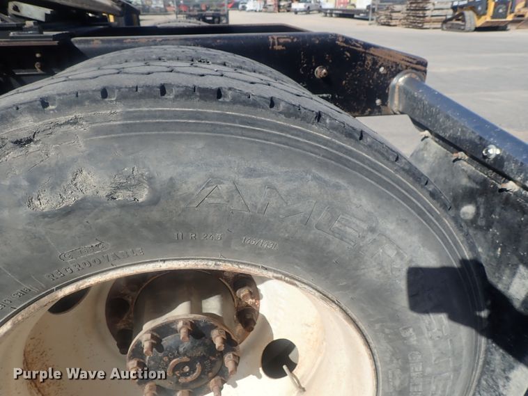 image for item DE0736 2003 Freightliner FLD12064SD  semi truck