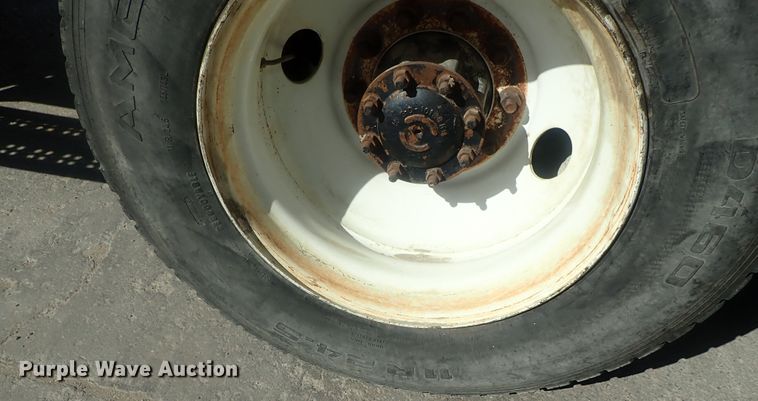 image for item DE0736 2003 Freightliner FLD12064SD  semi truck