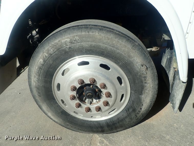 image for item DE0736 2003 Freightliner FLD12064SD  semi truck