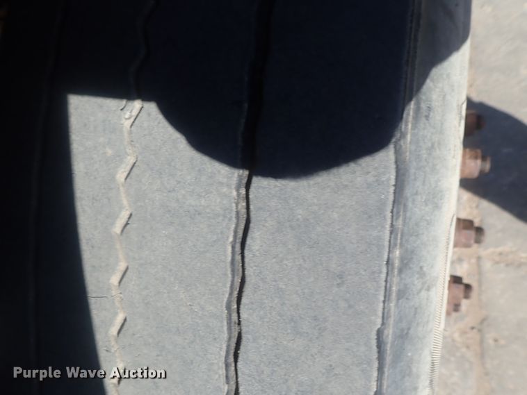 image for item DE0736 2003 Freightliner FLD12064SD  semi truck