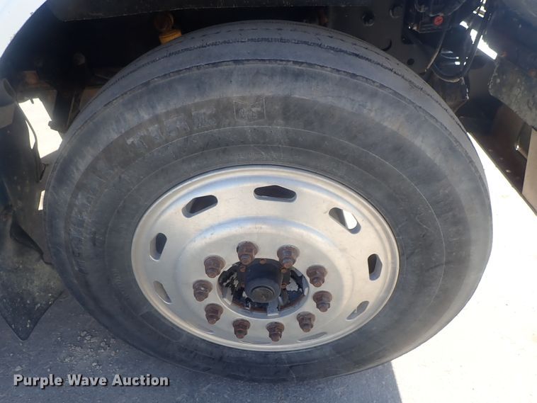 image for item DE0736 2003 Freightliner FLD12064SD  semi truck