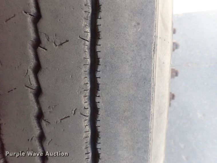 image for item DE0736 2003 Freightliner FLD12064SD  semi truck