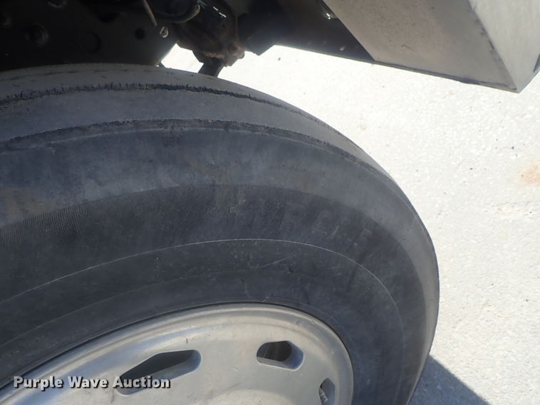 image for item DE0736 2003 Freightliner FLD12064SD  semi truck