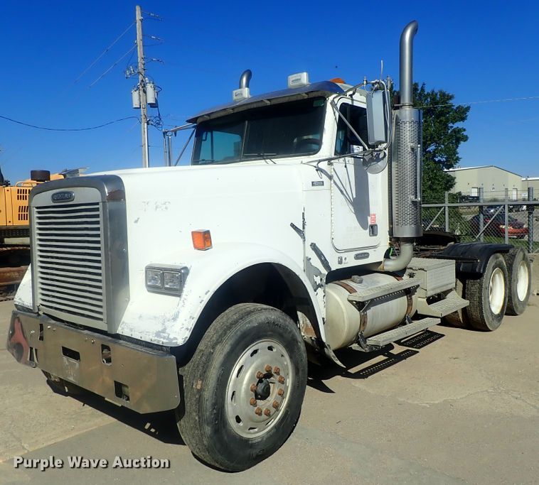 image for item DE0833 2005 Freightliner FLD Classic SD  semi truck