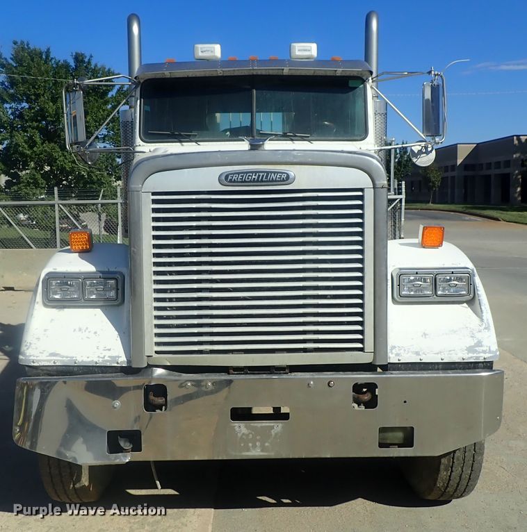 image for item DE0833 2005 Freightliner FLD Classic SD  semi truck