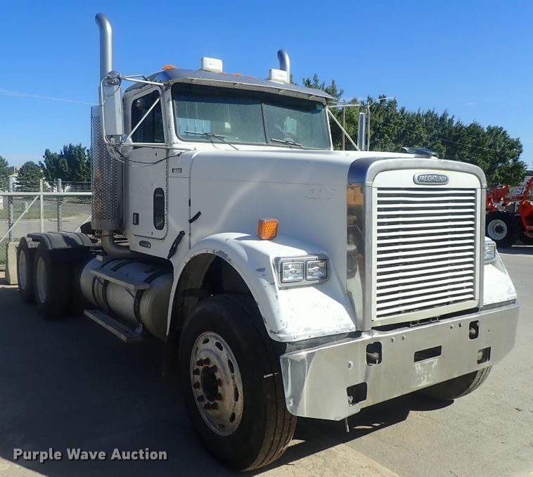 image for item DE0833 2005 Freightliner FLD Classic SD  semi truck
