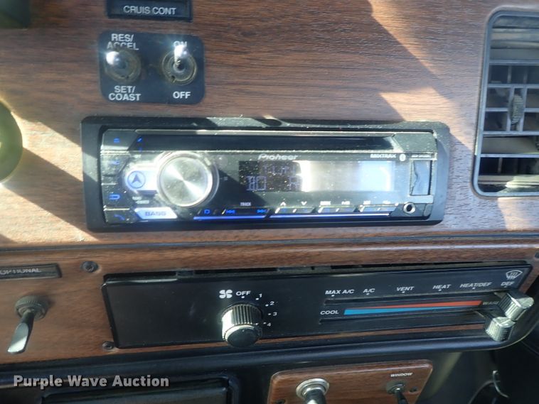 image for item DE0833 2005 Freightliner FLD Classic SD  semi truck