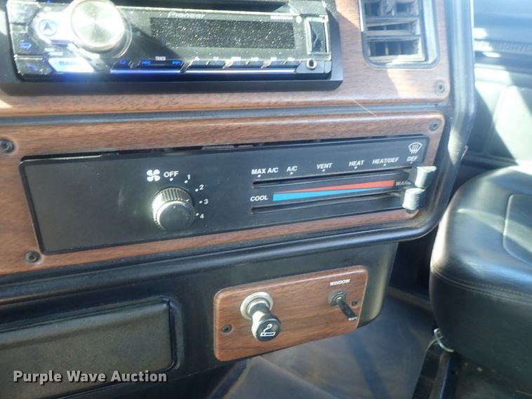 image for item DE0833 2005 Freightliner FLD Classic SD  semi truck