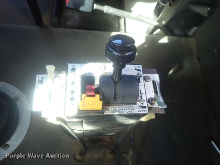 image for item DE0833 2005 Freightliner FLD Classic SD  semi truck