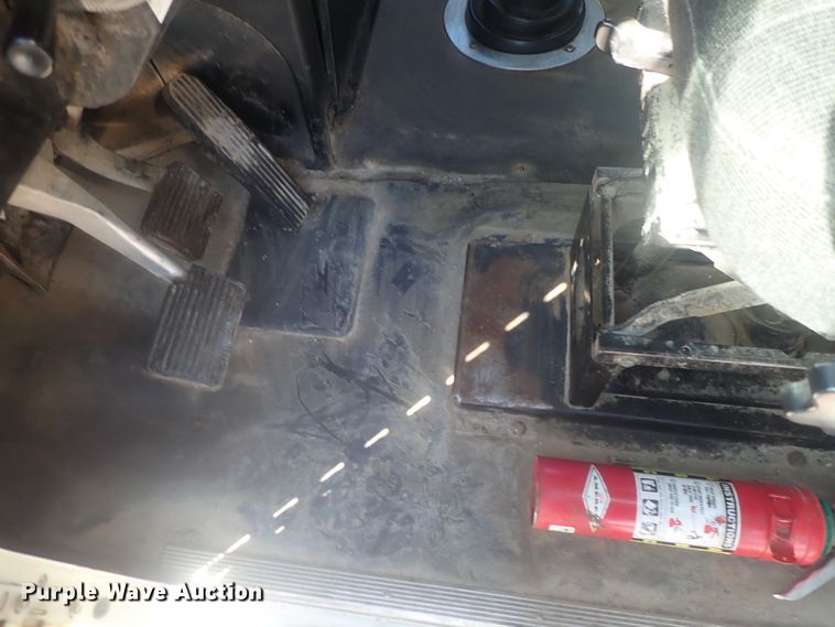 image for item DE0833 2005 Freightliner FLD Classic SD  semi truck