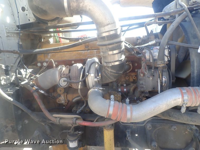 image for item DE0833 2005 Freightliner FLD Classic SD  semi truck