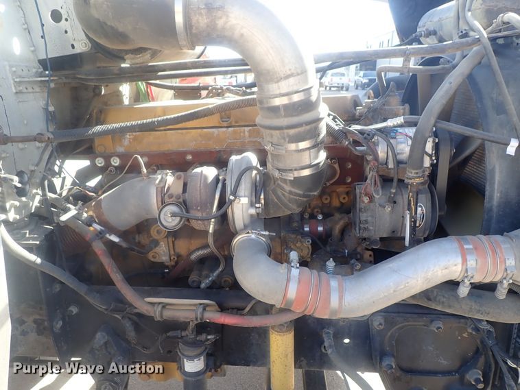 image for item DE0833 2005 Freightliner FLD Classic SD  semi truck