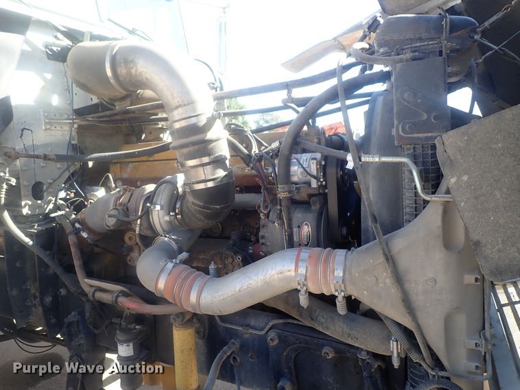 image for item DE0833 2005 Freightliner FLD Classic SD  semi truck