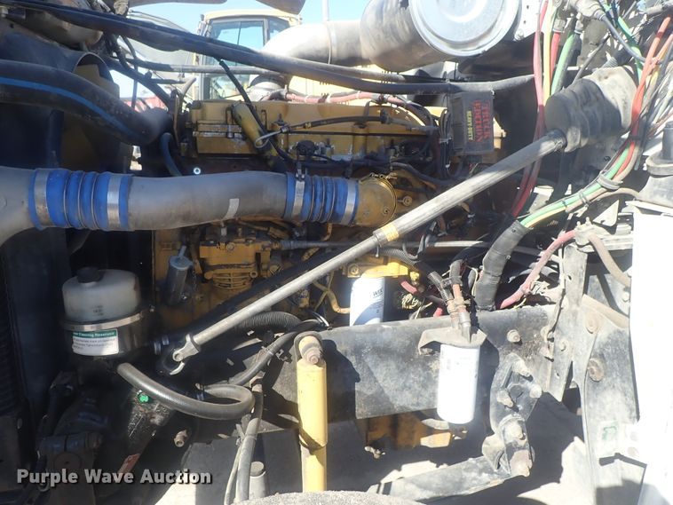 image for item DE0833 2005 Freightliner FLD Classic SD  semi truck