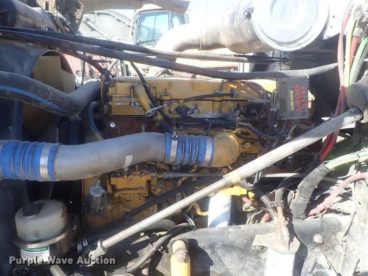 image for item DE0833 2005 Freightliner FLD Classic SD  semi truck