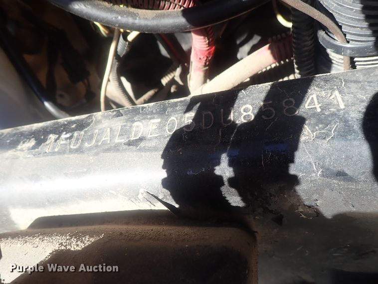 image for item DE0833 2005 Freightliner FLD Classic SD  semi truck