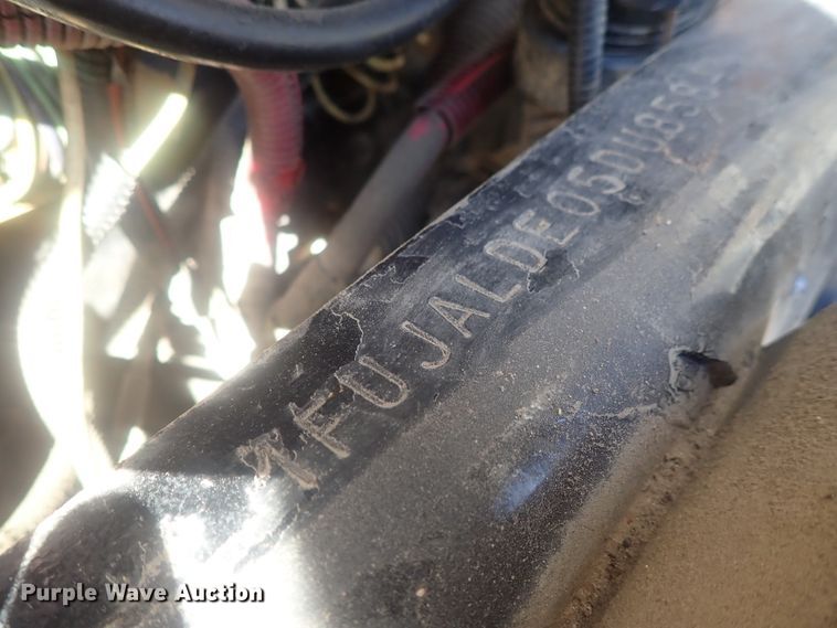 image for item DE0833 2005 Freightliner FLD Classic SD  semi truck