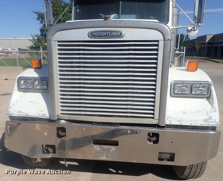 image for item DE0833 2005 Freightliner FLD Classic SD  semi truck