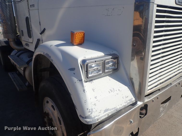 image for item DE0833 2005 Freightliner FLD Classic SD  semi truck