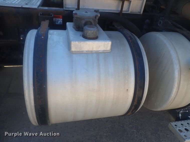 image for item DE0833 2005 Freightliner FLD Classic SD  semi truck