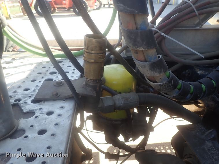 image for item DE0833 2005 Freightliner FLD Classic SD  semi truck