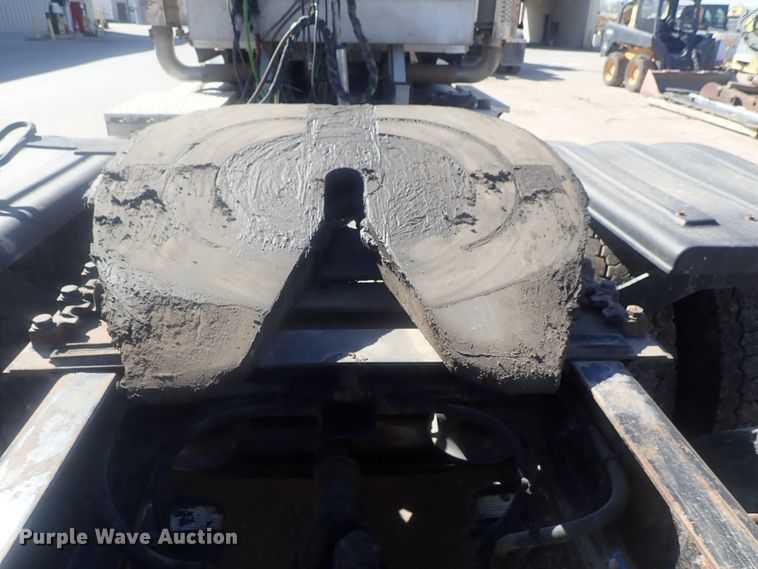 image for item DE0833 2005 Freightliner FLD Classic SD  semi truck