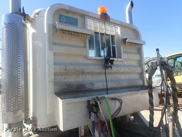 image for item DE0833 2005 Freightliner FLD Classic SD  semi truck