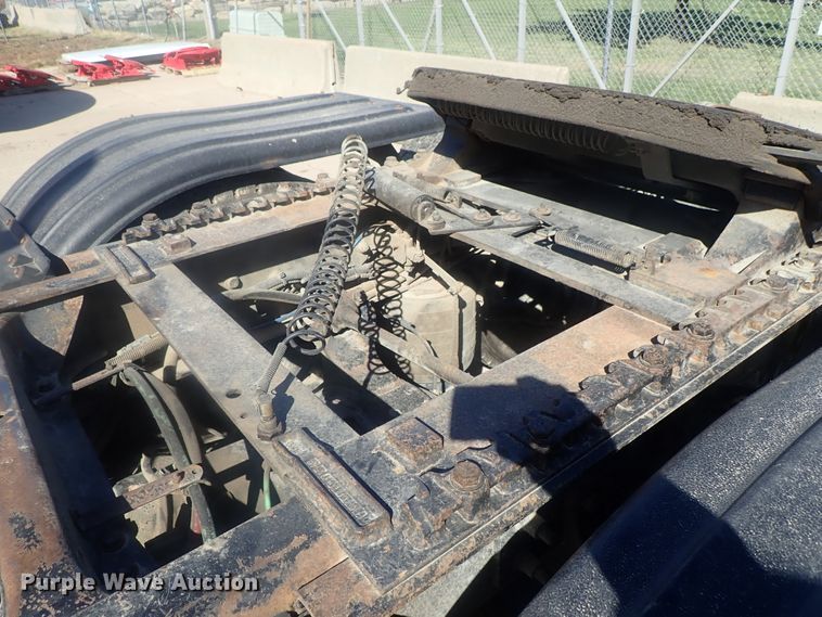 image for item DE0833 2005 Freightliner FLD Classic SD  semi truck