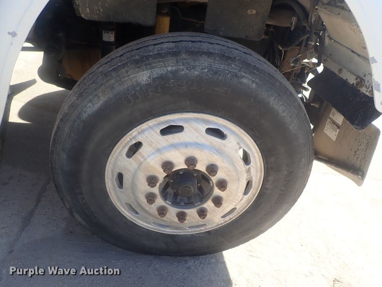 image for item DE0833 2005 Freightliner FLD Classic SD  semi truck