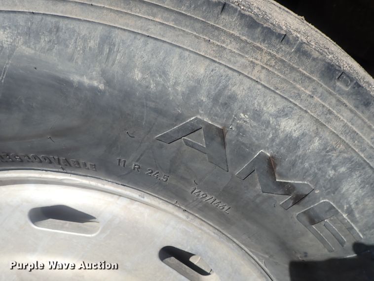 image for item DE0833 2005 Freightliner FLD Classic SD  semi truck