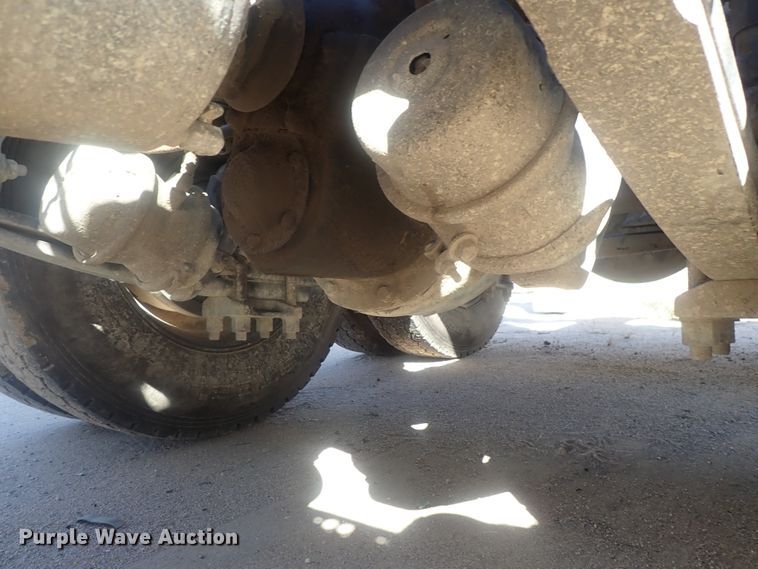 image for item DE0833 2005 Freightliner FLD Classic SD  semi truck