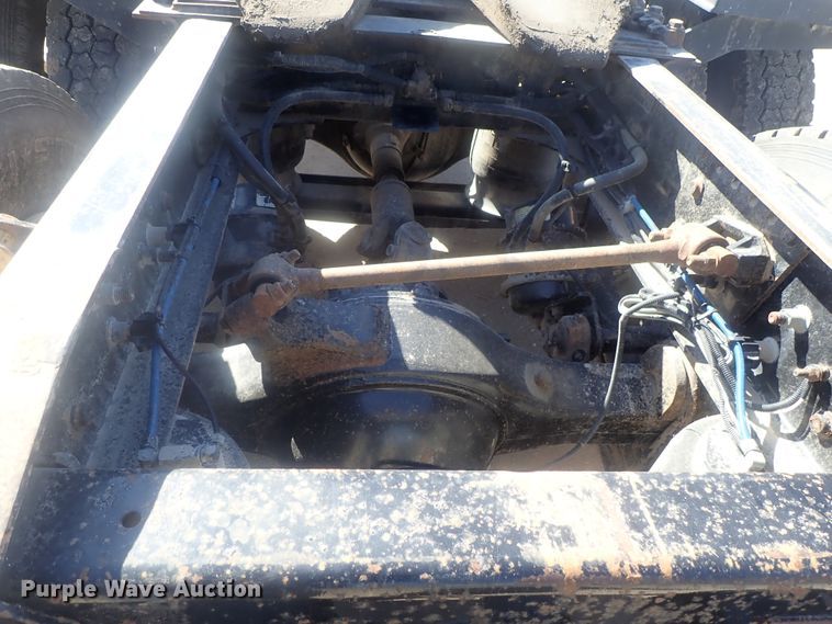 image for item DE0833 2005 Freightliner FLD Classic SD  semi truck