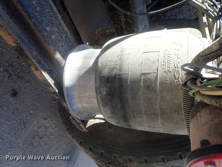 image for item DE0833 2005 Freightliner FLD Classic SD  semi truck