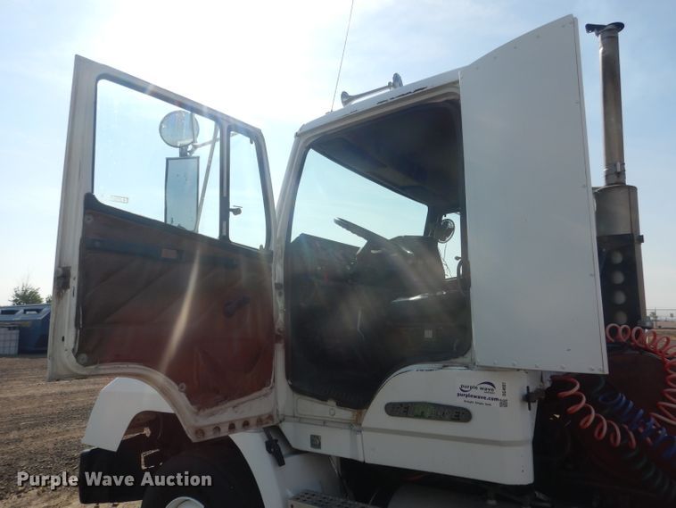 image for item DG4607 1989 Freightliner FLC112  semi truck