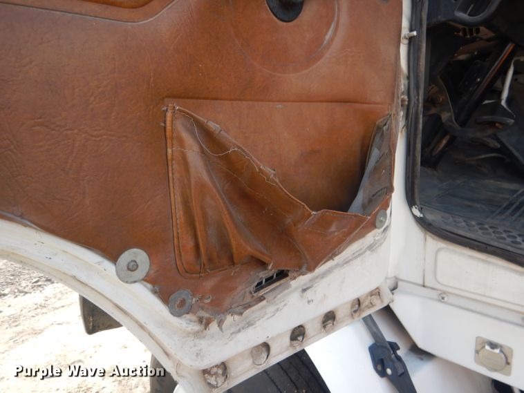 image for item DG4607 1989 Freightliner FLC112  semi truck