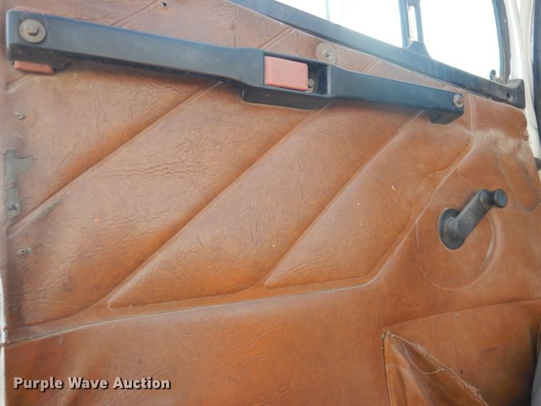 image for item DG4607 1989 Freightliner FLC112  semi truck