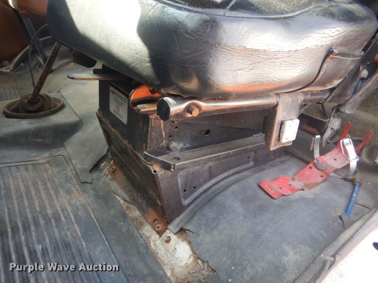 image for item DG4607 1989 Freightliner FLC112  semi truck